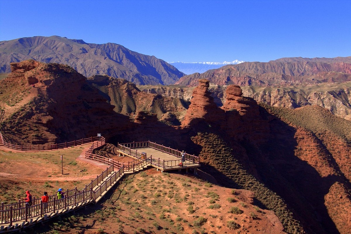 SẮC XUÂN NAM TÂN CƯƠNG – MÙA HOA MƠ HOA ĐÀO