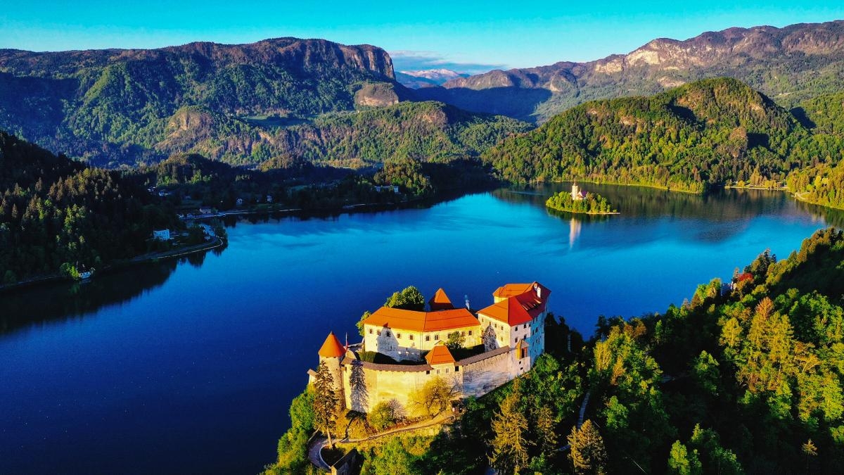 Giai Điệu Balkan & Dòng Danube 2026